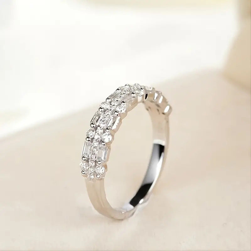 Anello multistrato a tre strati con montatura a cerchio sottile per donna. - Ciondolandia