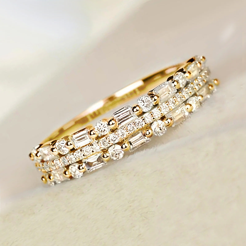 Anello multistrato a tre strati con montatura a cerchio sottile per donna. - Ciondolandia