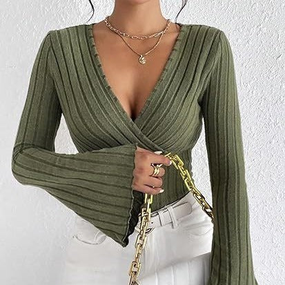 Elegante maglietta a maniche lunghe aderente con scollo a V