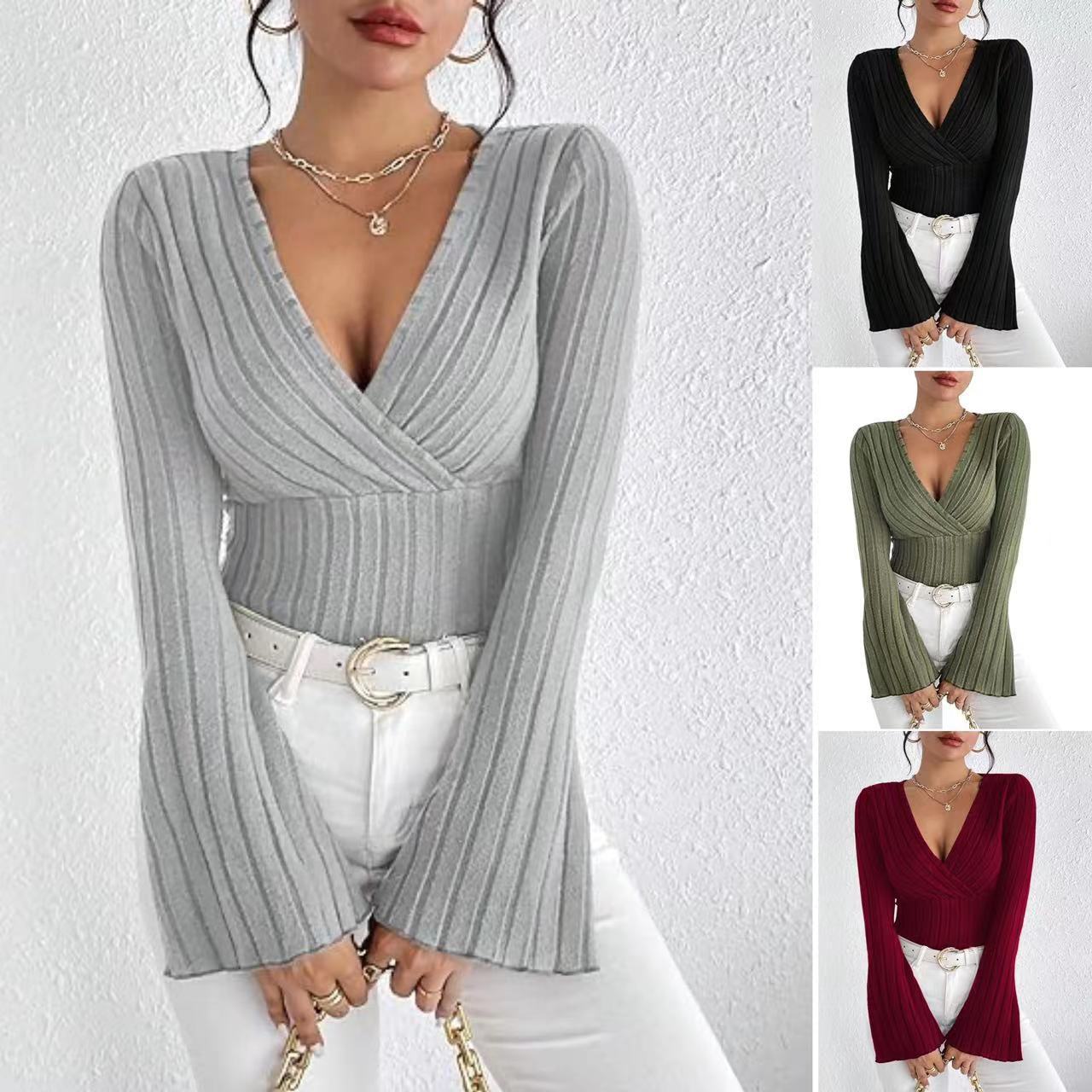 Elegante maglietta a maniche lunghe aderente con scollo a V