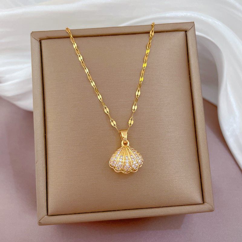 Collana di perle di conchiglia con strass. - Ciondolandia