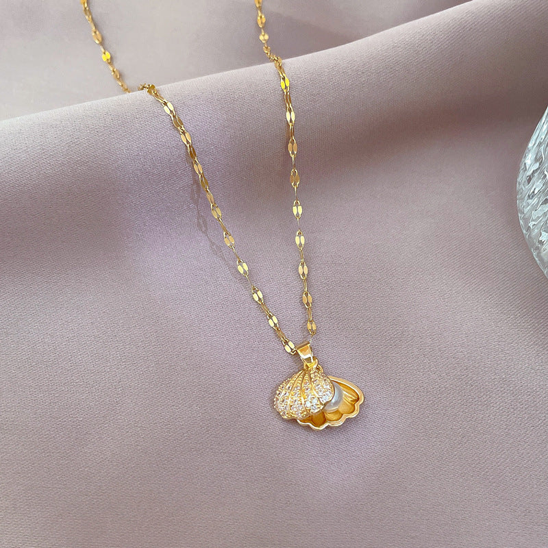 Collana di perle di conchiglia con strass. - Ciondolandia