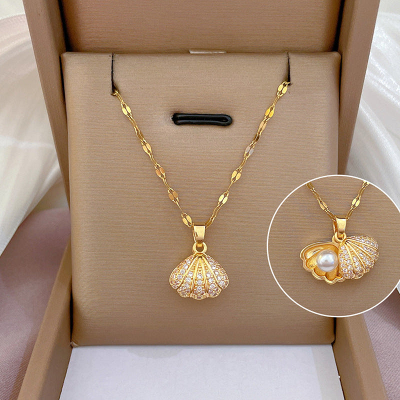 Collana di perle di conchiglia con strass. - Ciondolandia